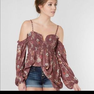 Gimmicks Cold Shoulder Top
